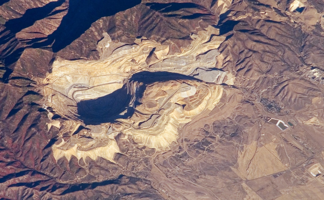 An aerial image showing a dry area in Utah with an open pit in the middle. This is the Bingham Canyon Mine.